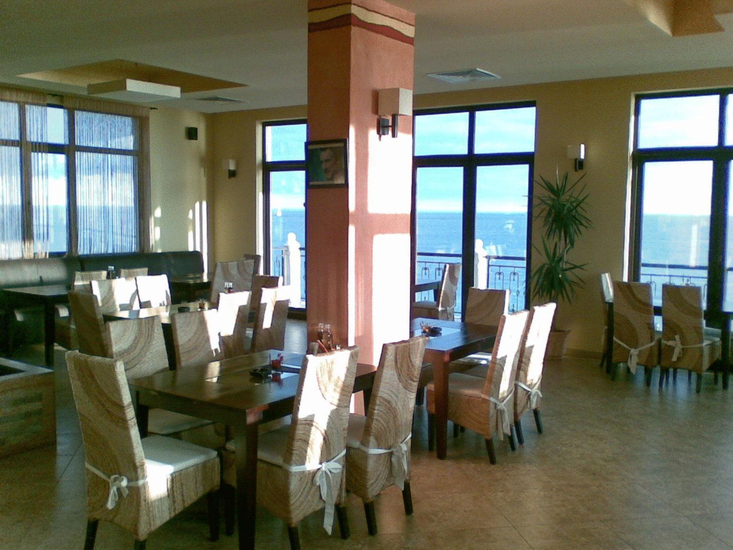 At The American'S Hotel Ahyolu Dış mekan fotoğraf